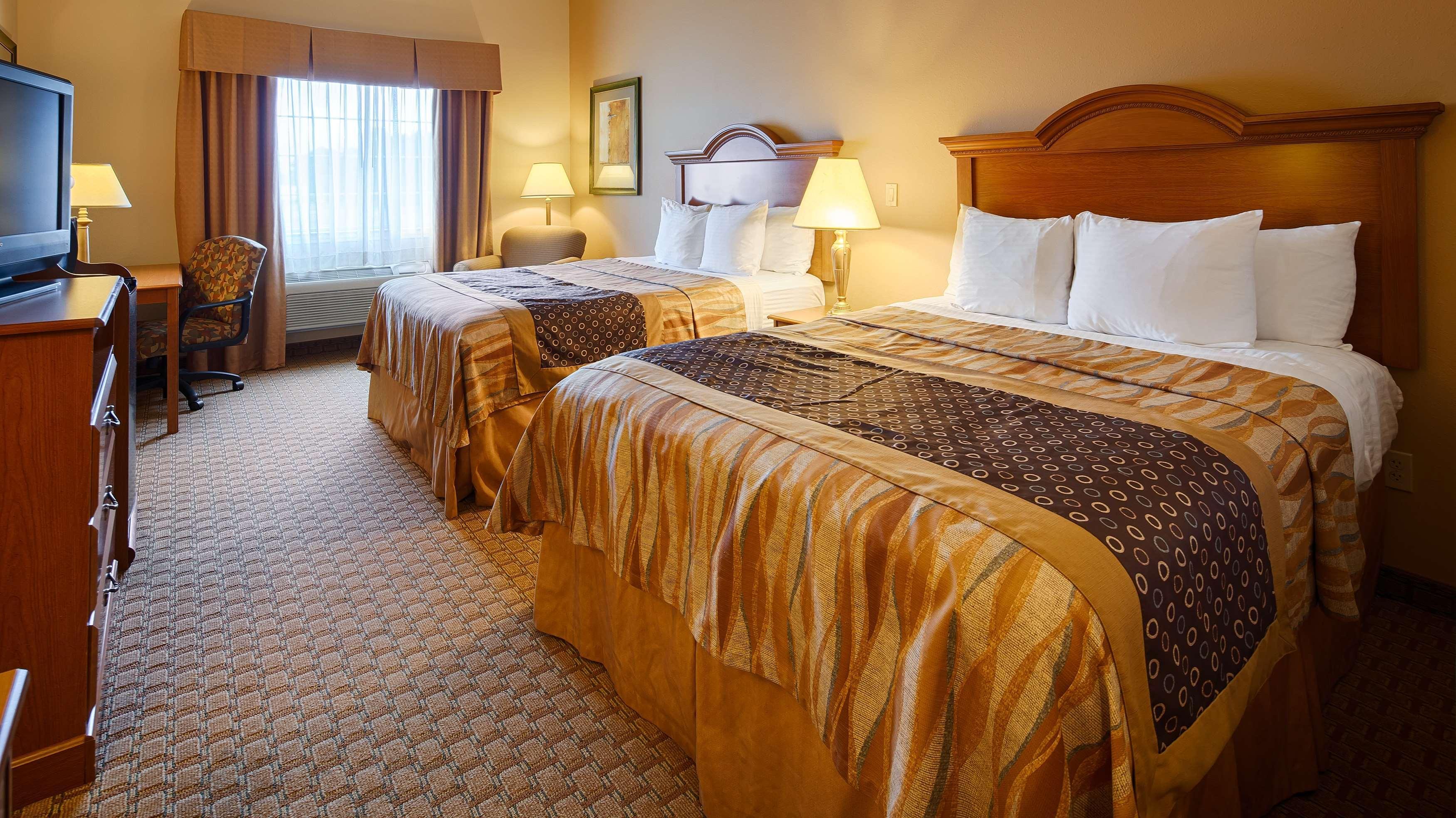 Best Western Plus New Caney Inn & Suites Exterior photo