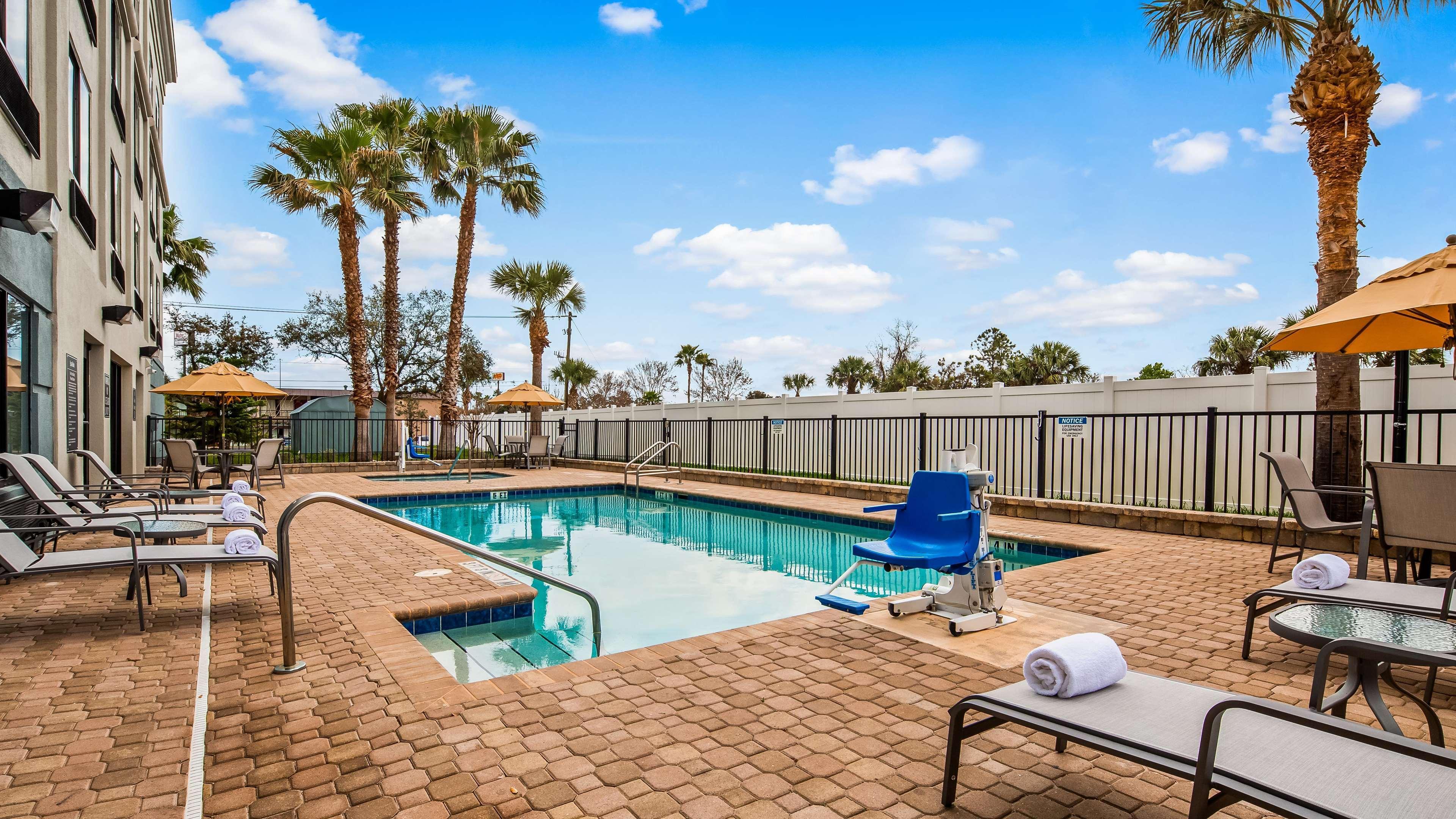 Best Western Plus New Caney Inn & Suites Exterior photo