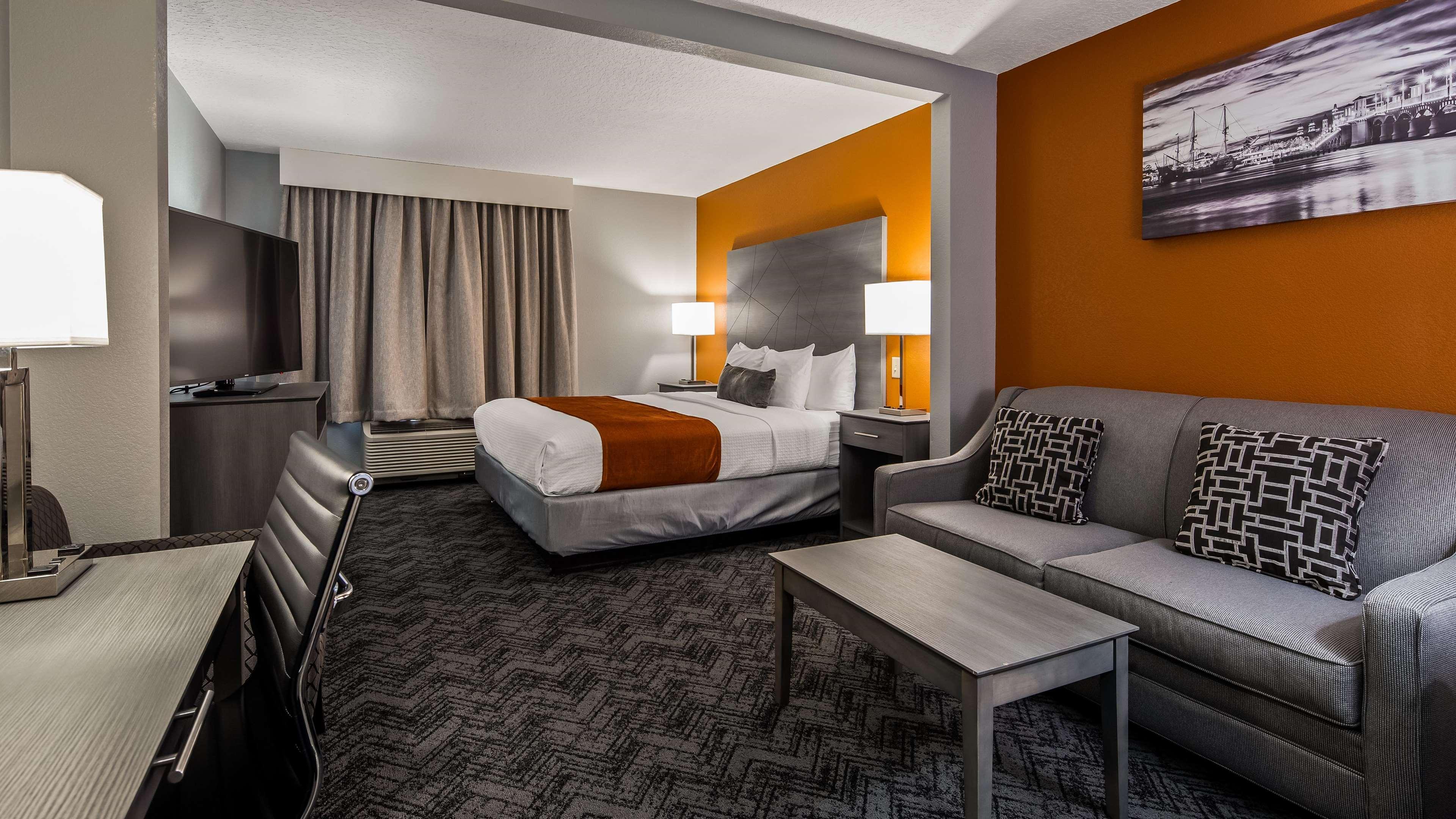 Best Western Plus New Caney Inn & Suites Exterior photo