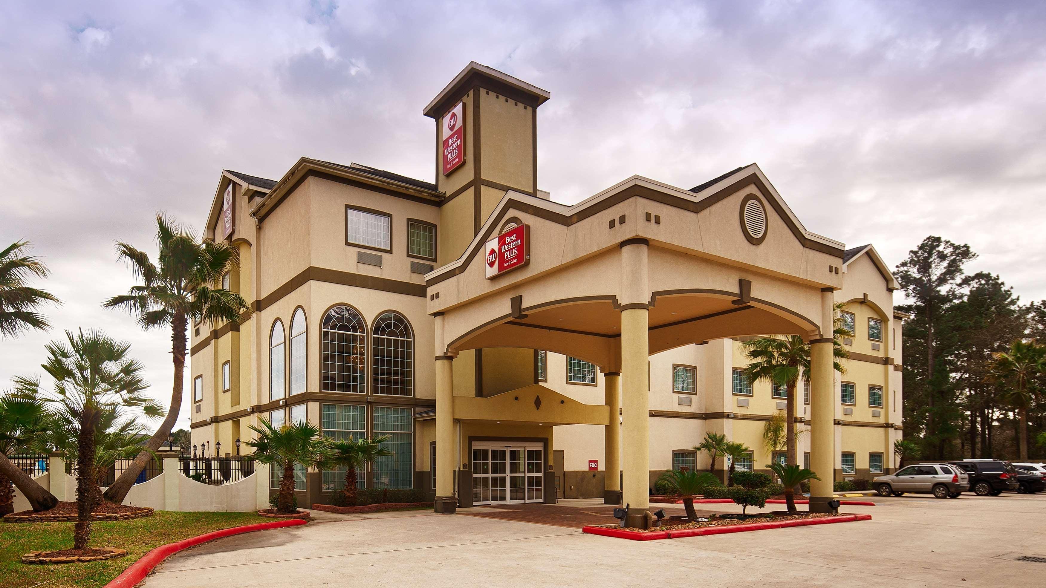 Best Western Plus New Caney Inn & Suites Exterior photo