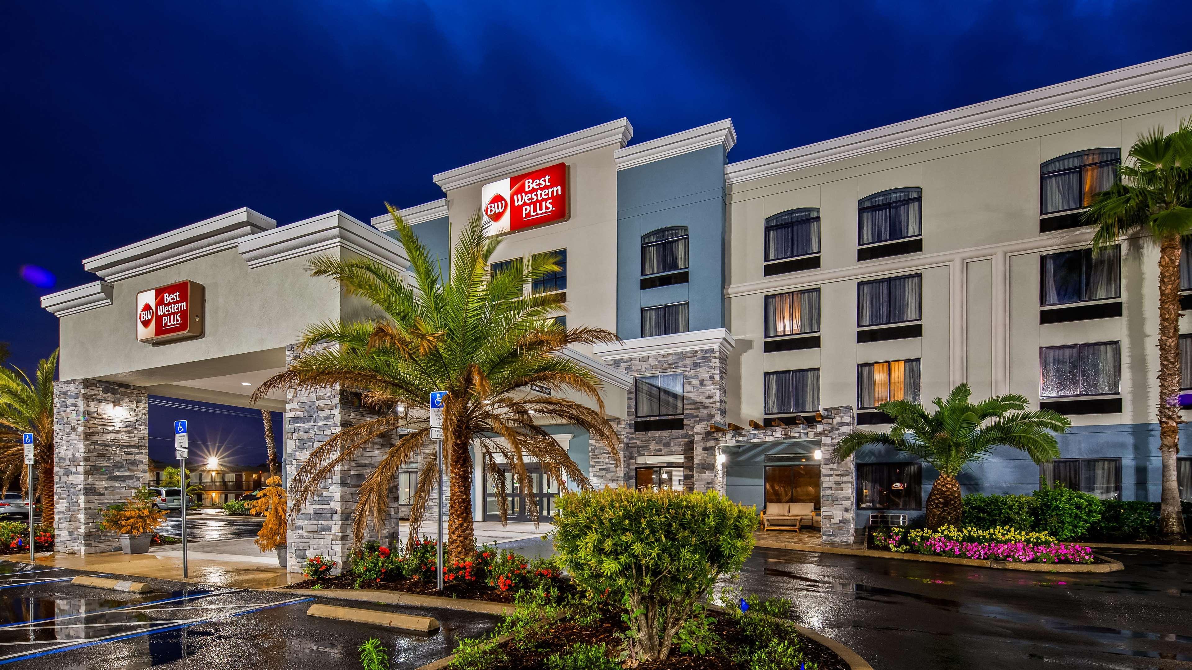 Best Western Plus New Caney Inn & Suites Exterior photo