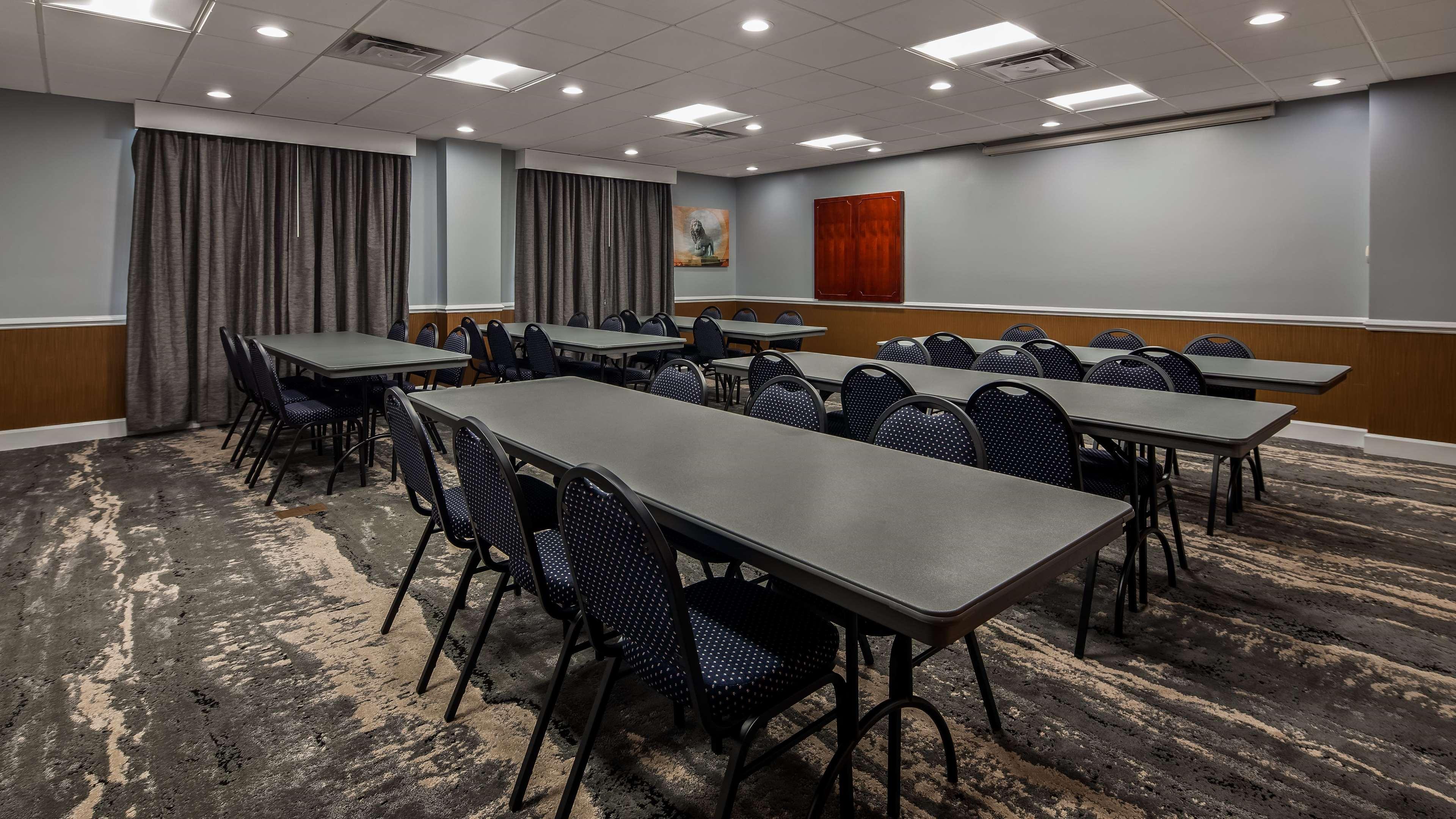 Best Western Plus New Caney Inn & Suites Exterior photo