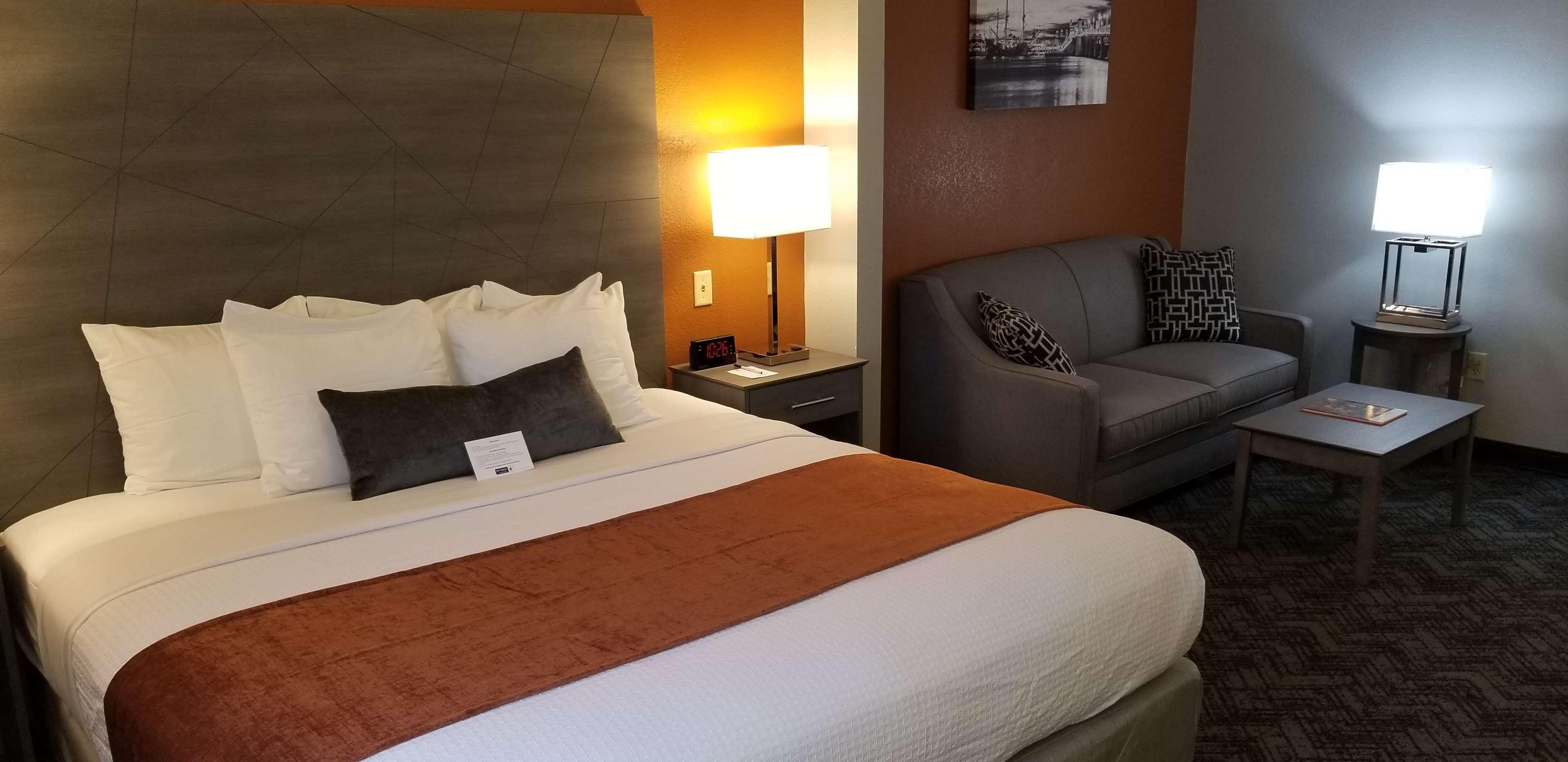 Best Western Plus New Caney Inn & Suites Exterior photo
